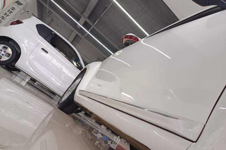 Used Volkswagen Beetle 2015 180TSI model Right Side Sill
