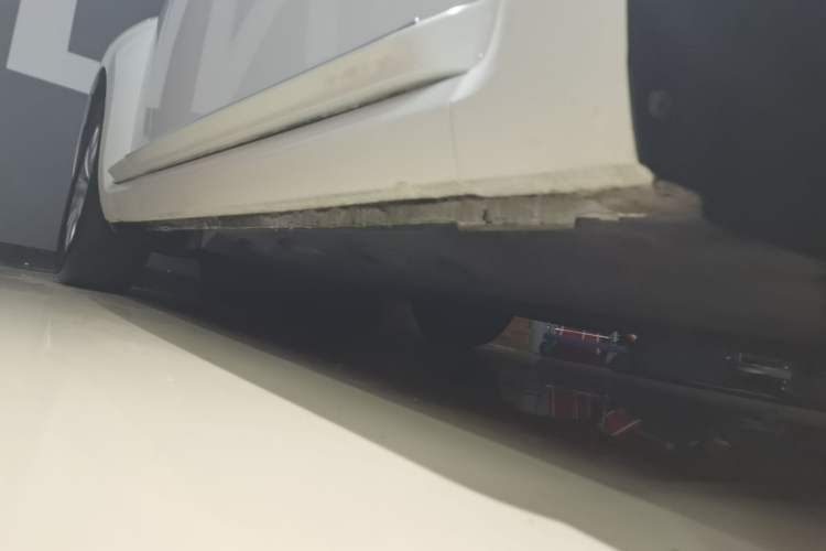 Used Volkswagen Beetle 2015 180TSI model Right Side Sill