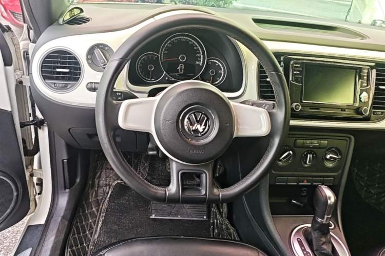 Used Volkswagen Beetle 2015 180TSI model Steering Wheel