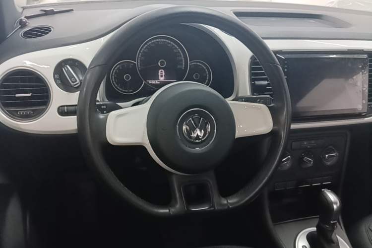 Used Volkswagen Beetle 2015 180TSI model Steering Wheel