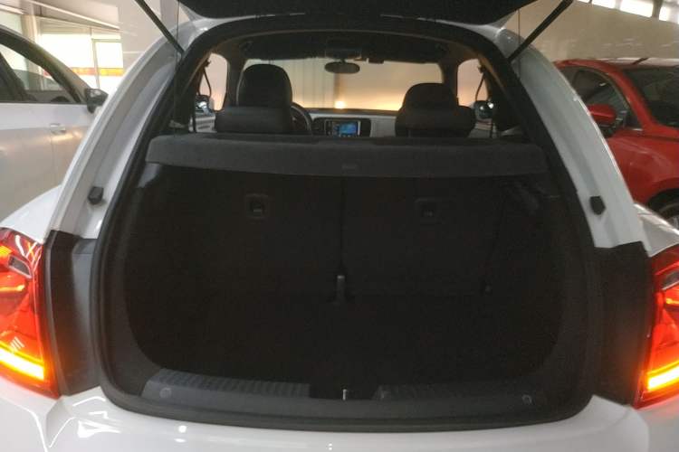 Used Volkswagen Beetle 2015 180TSI model Trunk