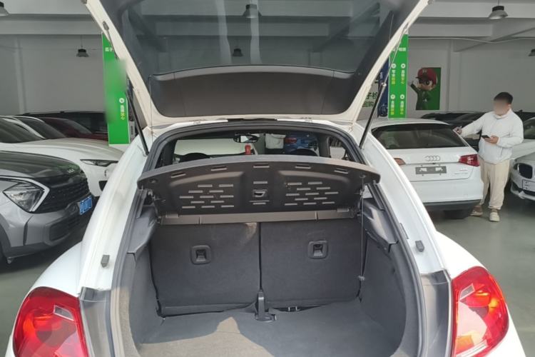Used Volkswagen Beetle 2015 180TSI model Trunk
