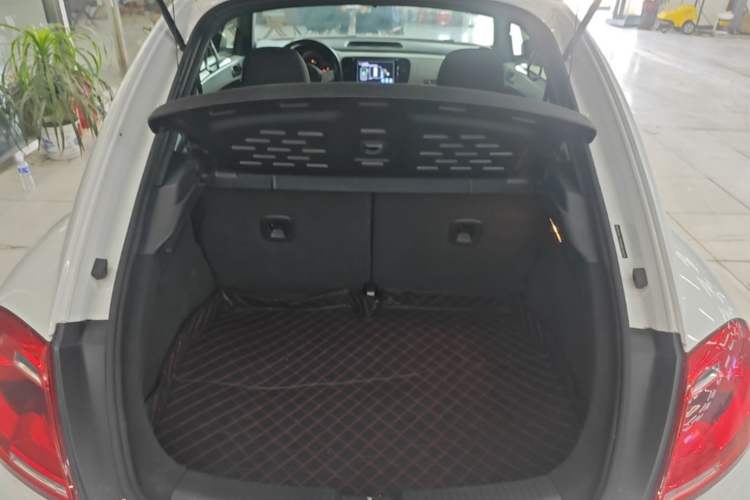 Used Volkswagen Beetle 2015 180TSI model Trunk