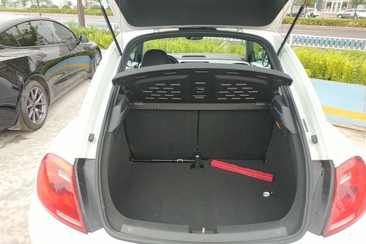 Used Volkswagen Beetle 2015 180TSI model Trunk