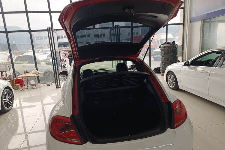 Used Volkswagen Beetle 2015 180TSI model Trunk