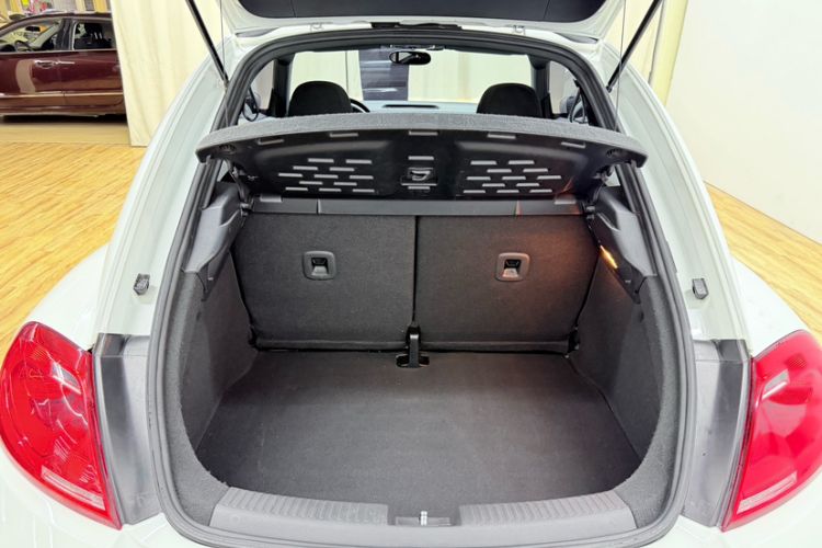 Used Volkswagen Beetle 2015 280TSI Trunk