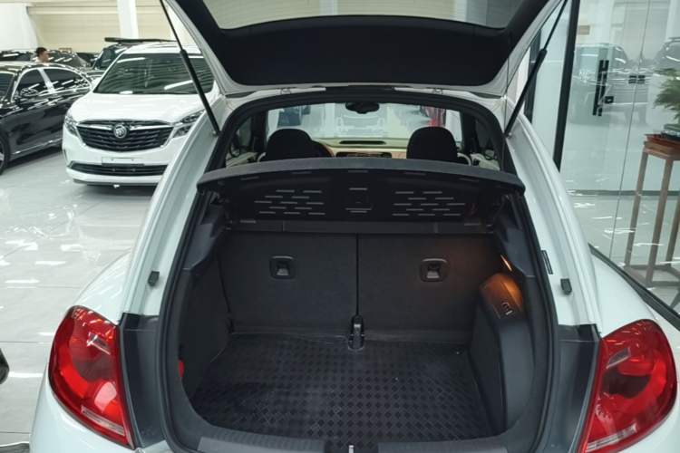 Used Volkswagen Beetle 2015 280TSI Trunk