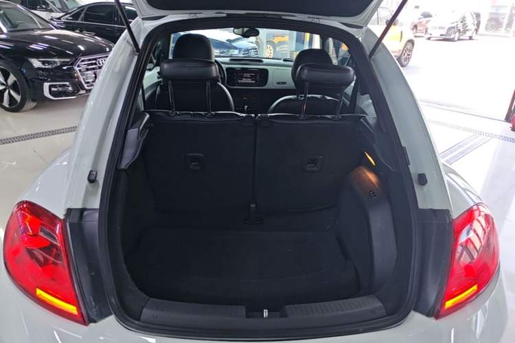 Used Volkswagen Beetle 2015 180TSI model Trunk