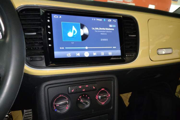 Used Volkswagen Beetle 2015 180TSI model Audio And AC Panel