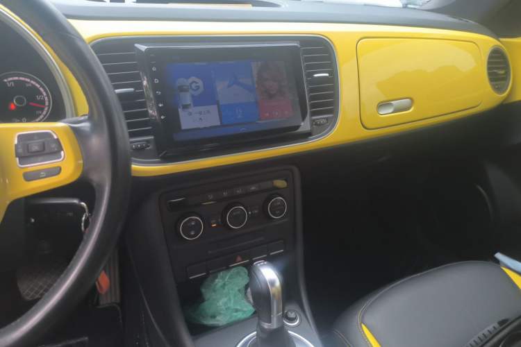 Used Volkswagen Beetle 2015 180TSI model Audio And AC Panel