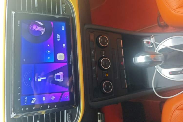 Used Volkswagen Beetle 2015 180TSI model Audio And AC Panel