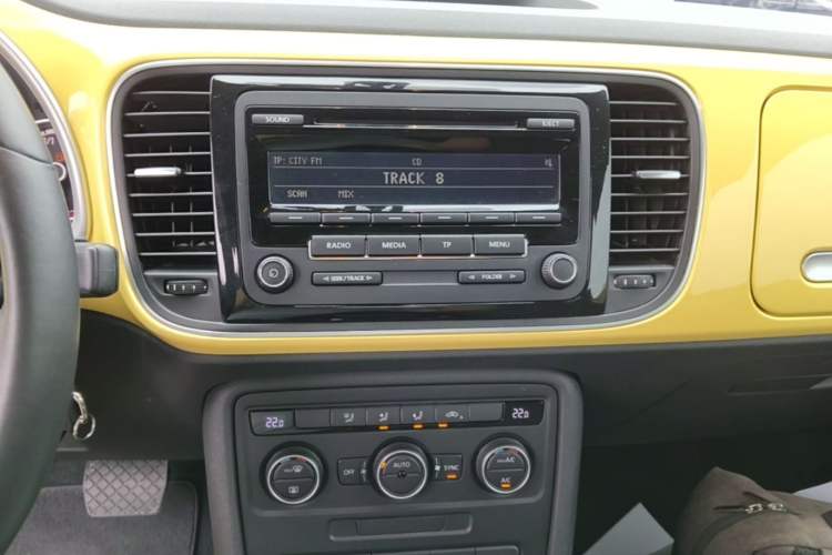Used Volkswagen Beetle 2015 280TSI Audio And AC Panel