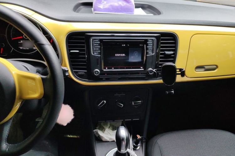 Used Volkswagen Beetle 2015 180TSI model Audio And AC Panel