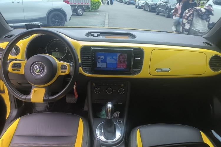 Used Volkswagen Beetle 2015 180TSI model Center Console