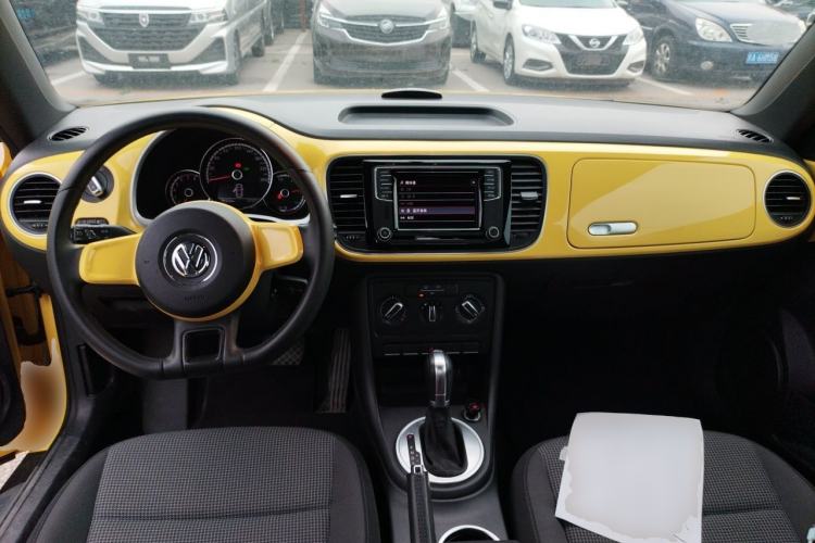 Used Volkswagen Beetle 2015 180TSI model Center Console