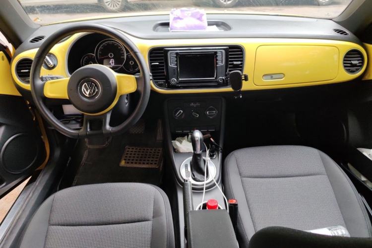 Used Volkswagen Beetle 2015 180TSI model Center Console