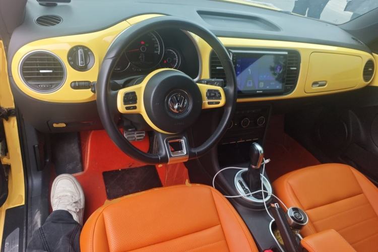 Used Volkswagen Beetle 2015 180TSI model Center Console