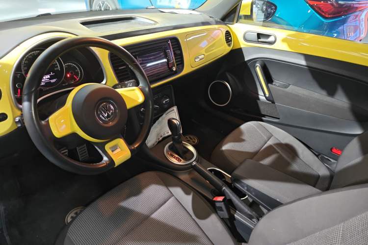 Used Volkswagen Beetle 2015 180TSI model Center Console