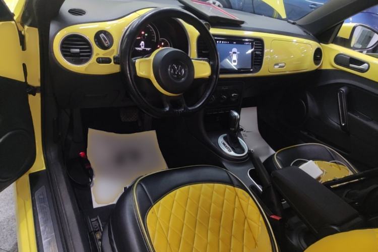 Used Volkswagen Beetle 2015 180TSI model Center Console