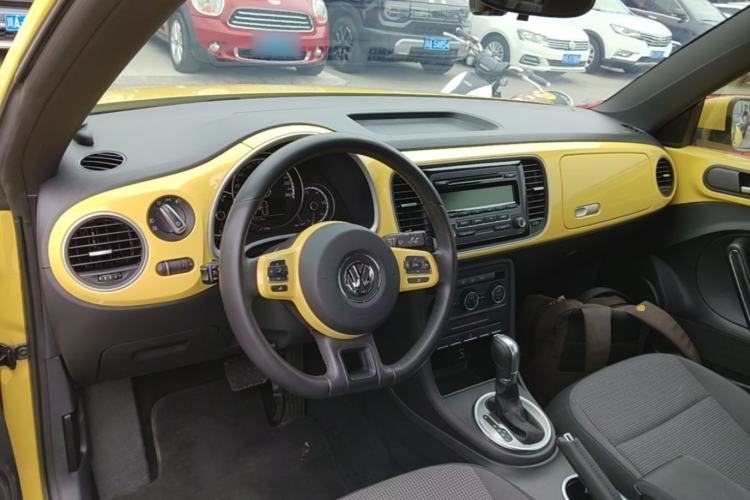 Used Volkswagen Beetle 2015 280TSI Center Console