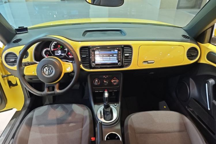 Used Volkswagen Beetle 2015 180TSI model Center Console