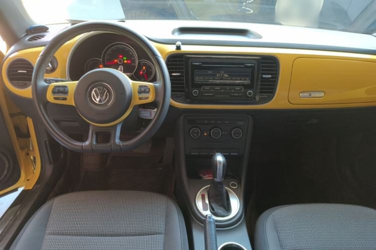 Used Volkswagen Beetle 2015 280TSI Center Console