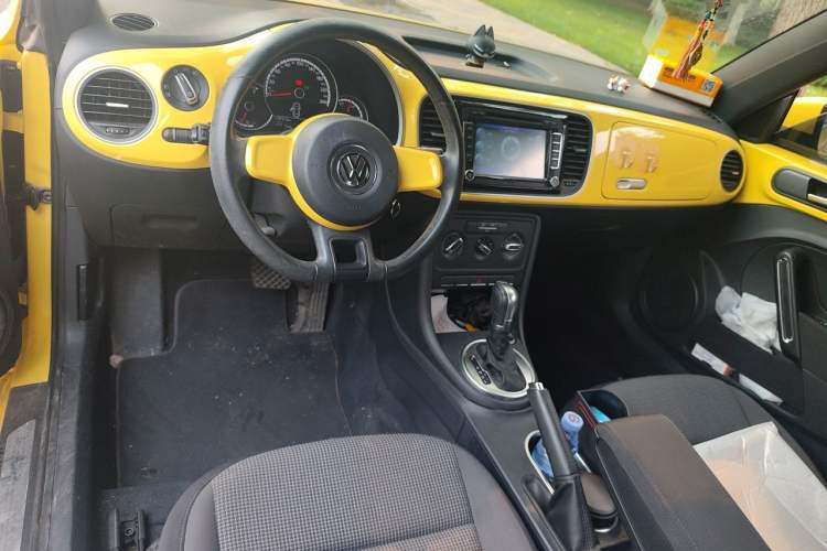 Used Volkswagen Beetle 2015 180TSI model Center Console