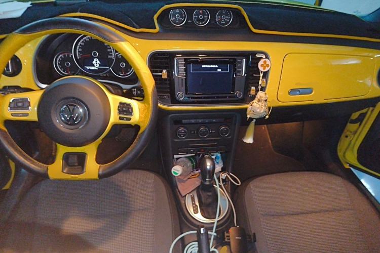 Used Volkswagen Beetle 2015 280TSI Center Console
