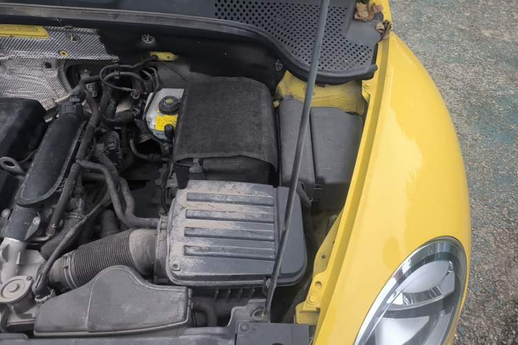 Used Volkswagen Beetle 2015 180TSI model Engine Bay Left