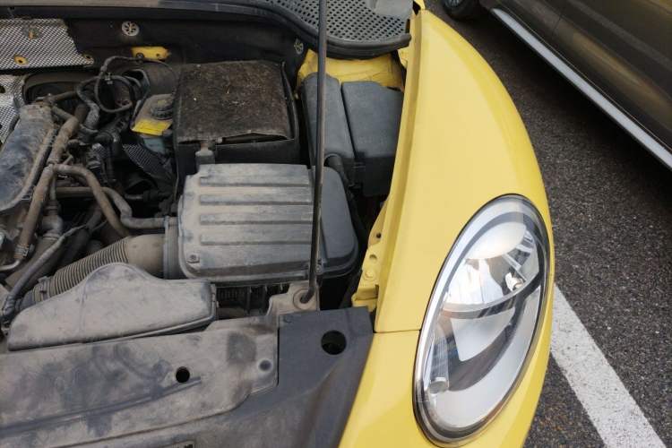 Used Volkswagen Beetle 2015 180TSI model Engine Bay Left