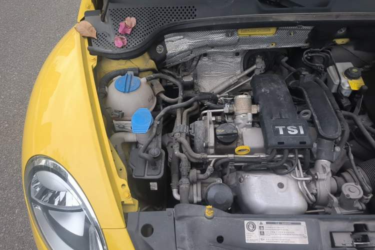 Used Volkswagen Beetle 2015 180TSI model Engine Bay Right