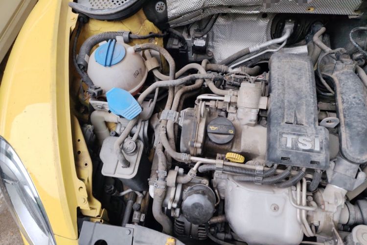 Used Volkswagen Beetle 2015 180TSI model Engine Bay Right