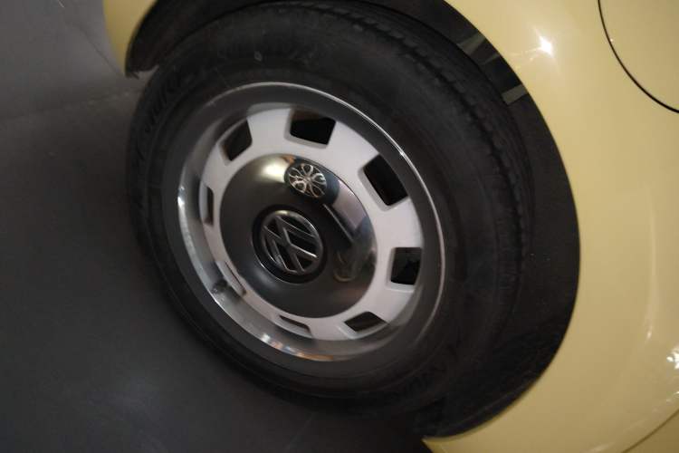 Used Volkswagen Beetle 2015 180TSI model Exterior 2