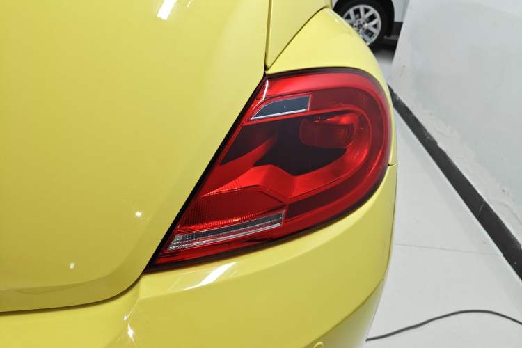 Used Volkswagen Beetle 2015 180TSI model Exterior 3