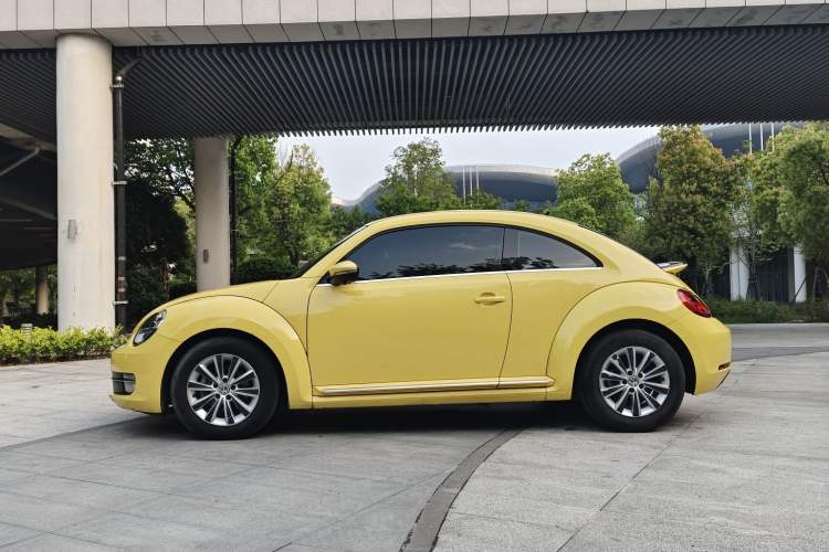 Used Volkswagen Beetle 2015 180TSI model Exterior 3