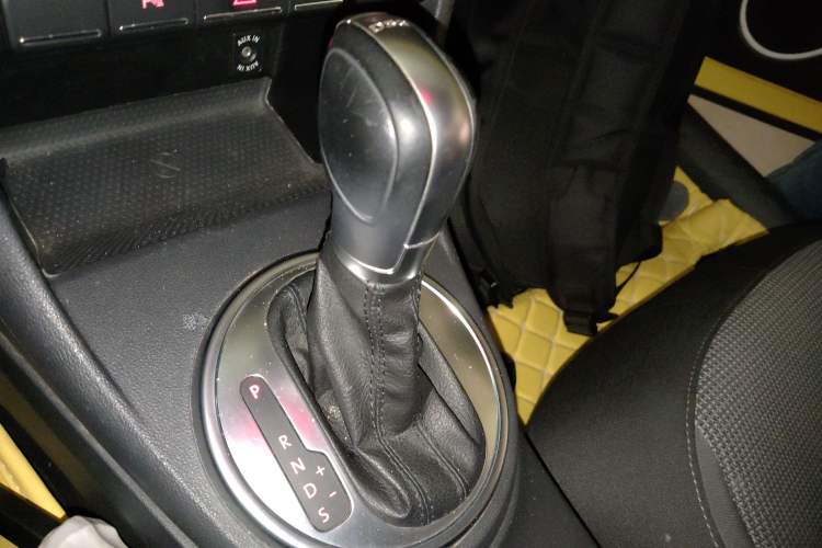 Used Volkswagen Beetle 2015 180TSI model Gear Lever