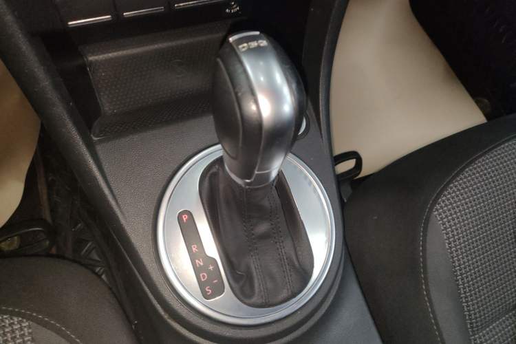 Used Volkswagen Beetle 2015 180TSI model Gear Lever