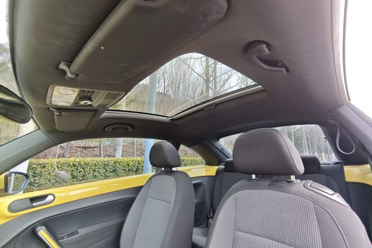 Used Volkswagen Beetle 2015 180TSI model Headliner