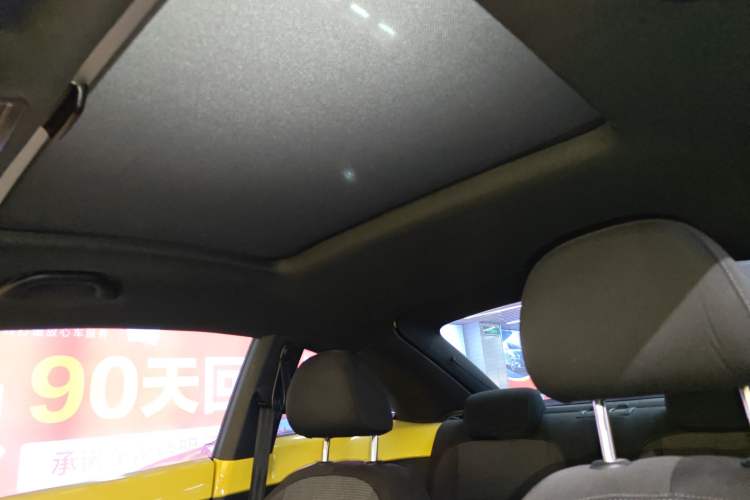 Used Volkswagen Beetle 2015 180TSI model Headliner