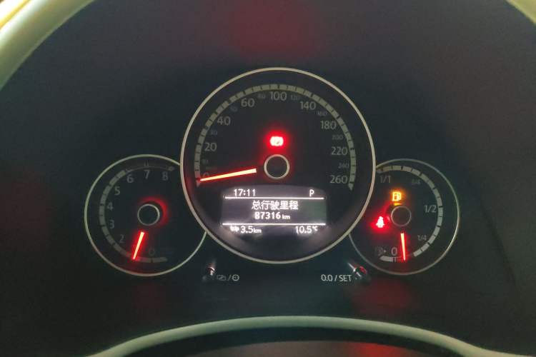 Used Volkswagen Beetle 2015 180TSI model Instrument Cluster