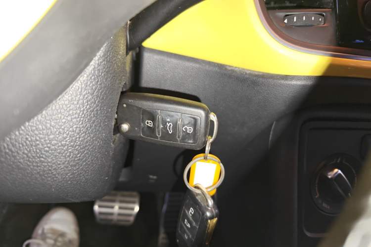 Used Volkswagen Beetle 2015 180TSI model Interior 1