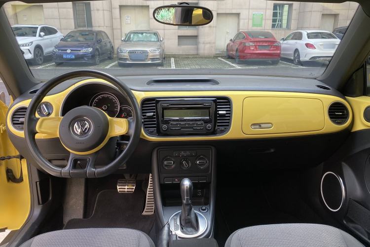 Used Volkswagen Beetle 2015 180TSI model Interior 1
