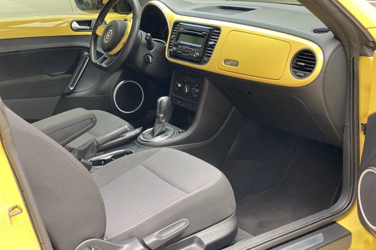 Used Volkswagen Beetle 2015 180TSI model Interior 10