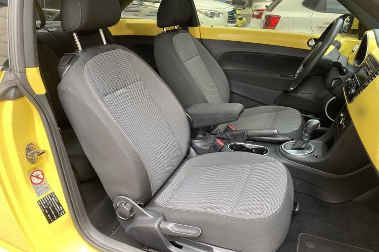 Used Volkswagen Beetle 2015 180TSI model Interior 11