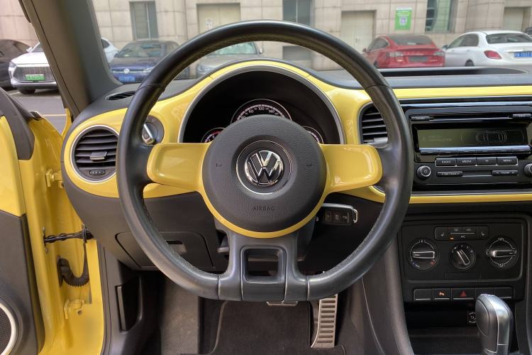 Used Volkswagen Beetle 2015 180TSI model Interior 2