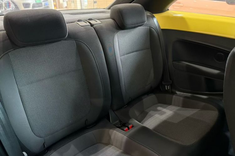 Used Volkswagen Beetle 2015 180TSI model Interior 4