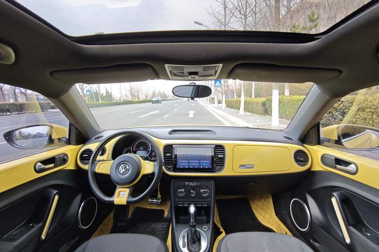 Used Volkswagen Beetle 2015 180TSI model Interior 5