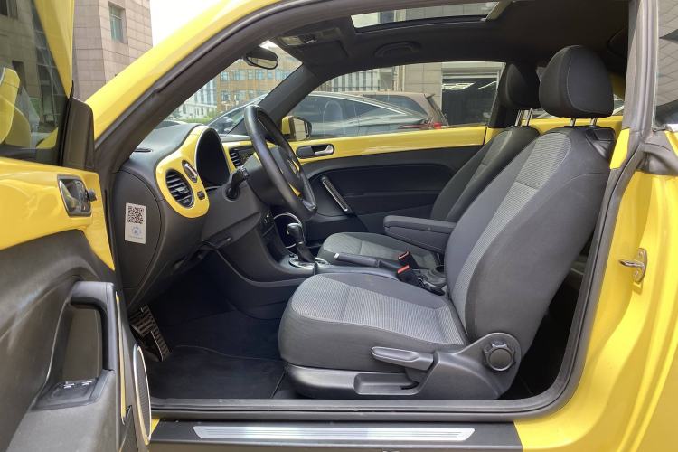 Used Volkswagen Beetle 2015 180TSI model Interior 6