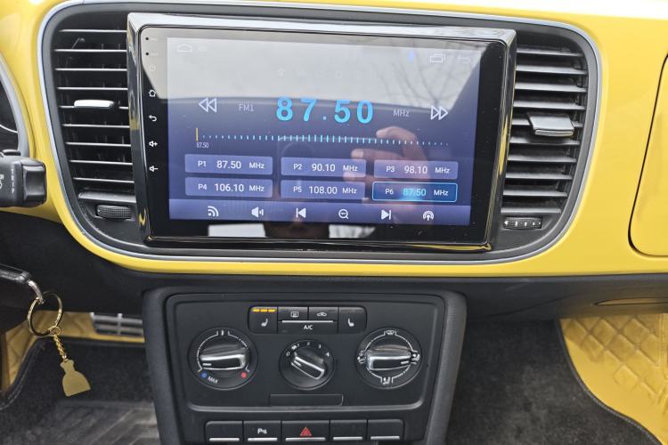 Used Volkswagen Beetle 2015 180TSI model Interior 7