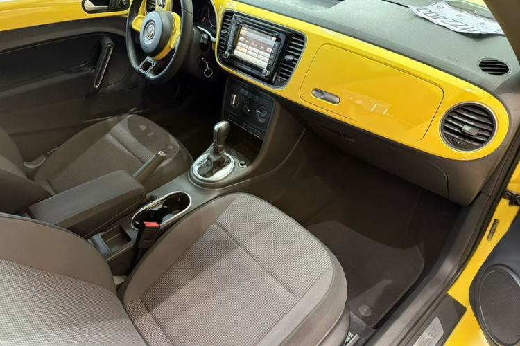 Used Volkswagen Beetle 2015 180TSI model Interior 7